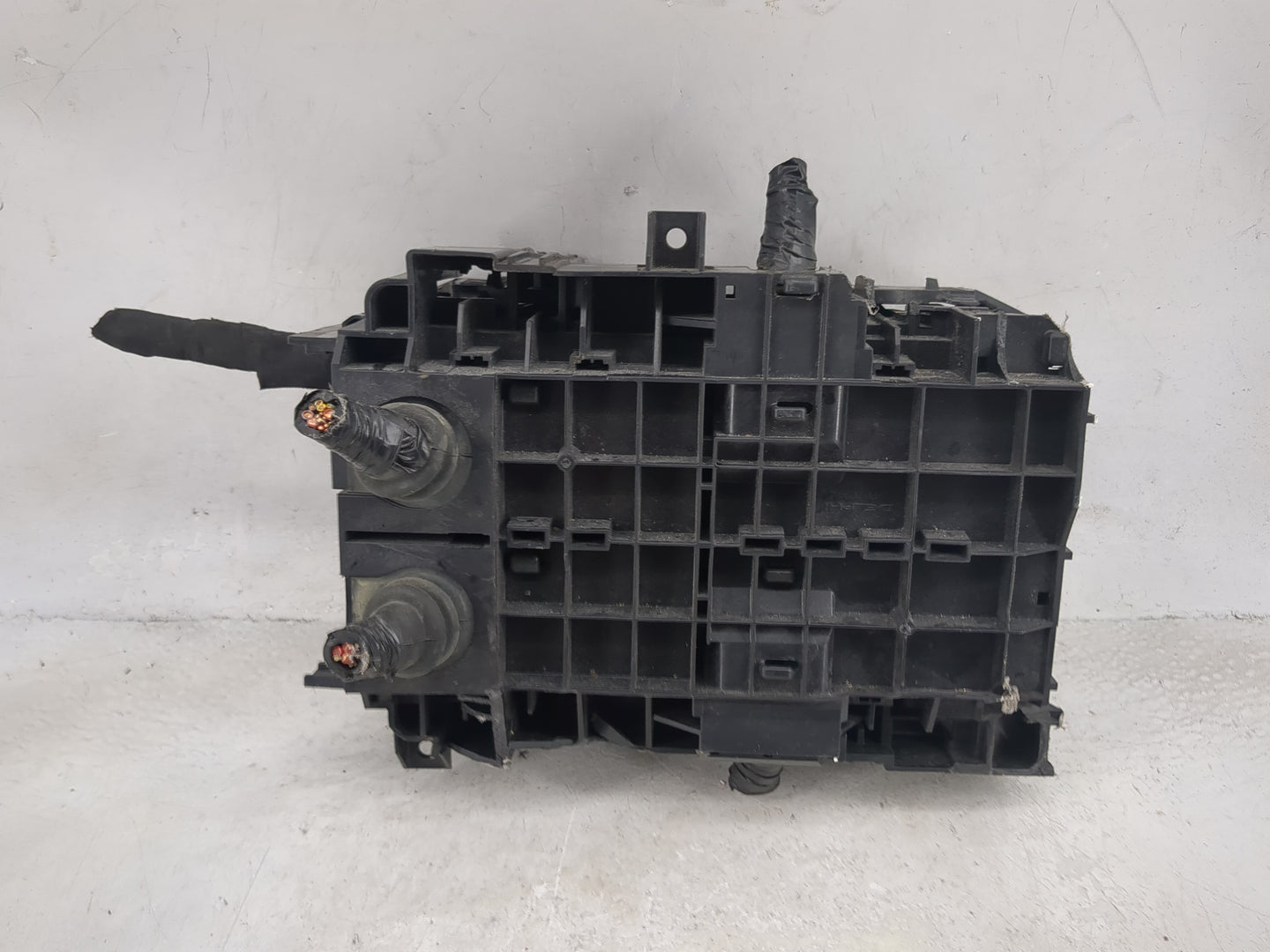 2019-2021 Chevrolet Malibu Fusebox Fuse Box Panel Relay Module P/N:84586305 13500128, 13500114, 13463668 Fits Fits 2019 2020