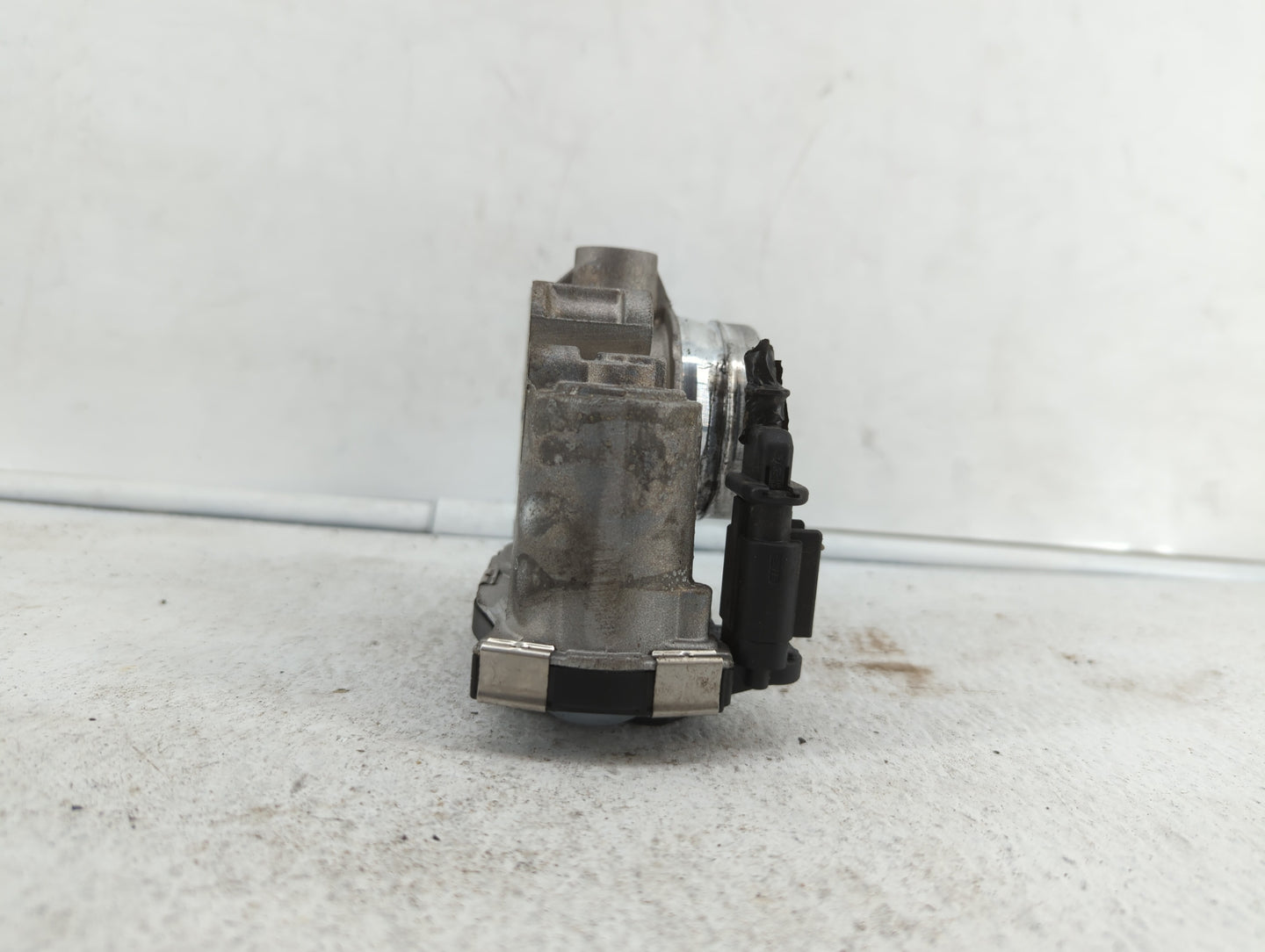 2016-2019 Chevrolet Malibu Throttle Body P/N:12671379AA Fits Fits 2016 2017 2018 2019 OEM Used Auto Parts - Oemusedautoparts