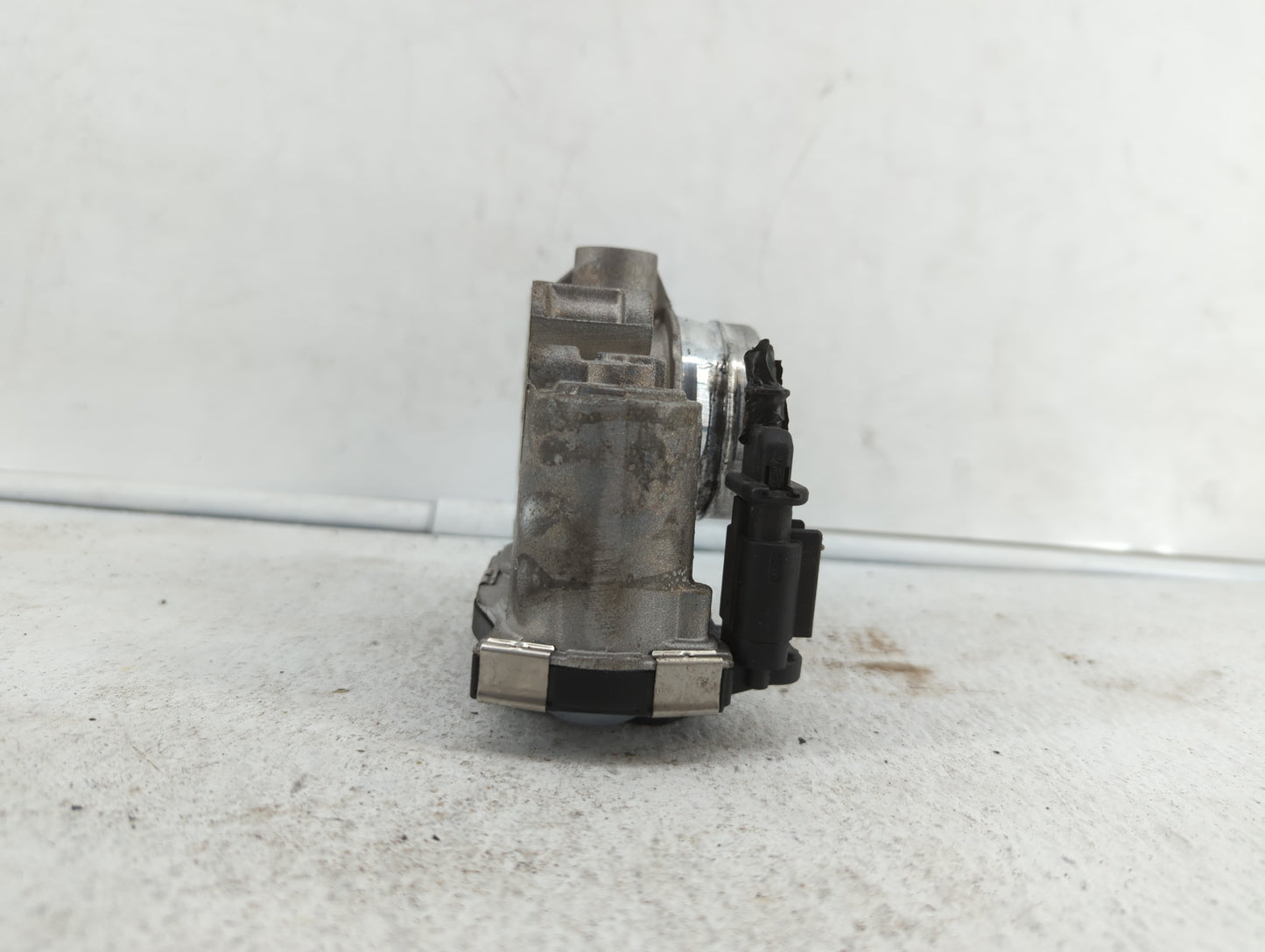 2016-2019 Chevrolet Malibu Throttle Body P/N:12671379AA Fits Fits 2016 2017 2018 2019 OEM Used Auto Parts - Oemusedautoparts
