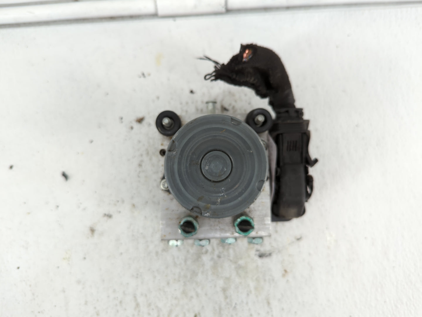 2019 Chevrolet Malibu ABS Pump Control Module Replacement P/N:84501623 8451623, 84502888 Fits OEM Used Auto Parts - Oemuseda