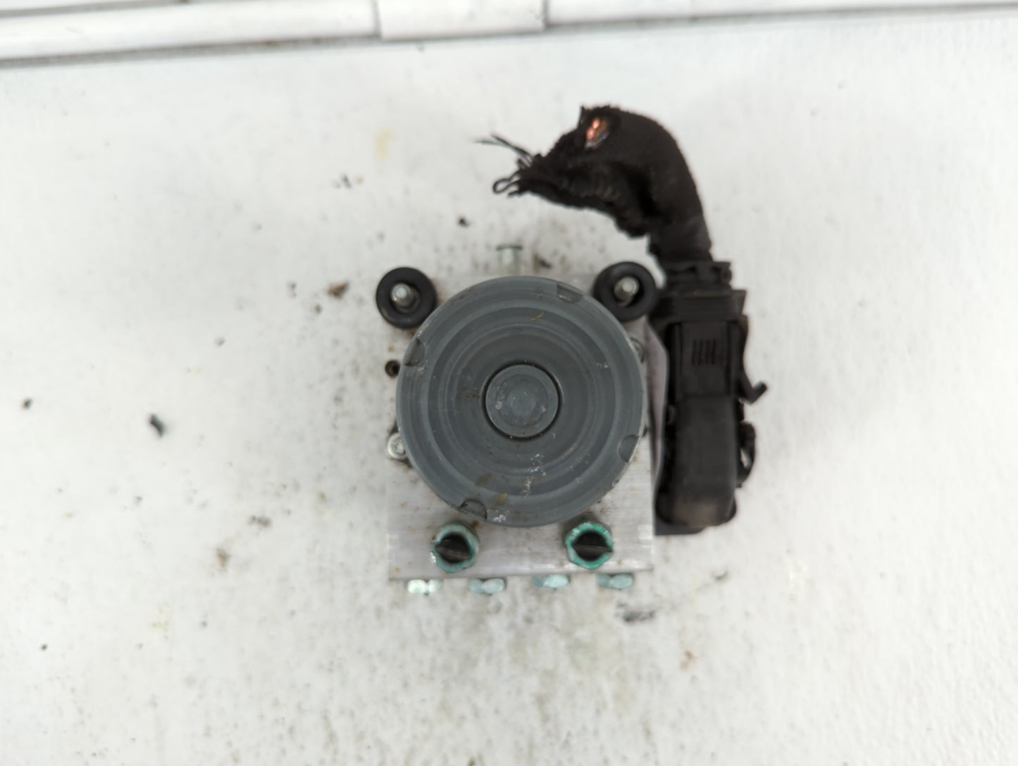 2019 Chevrolet Malibu ABS Pump Control Module Replacement P/N:84501623 8451623, 84502888 Fits OEM Used Auto Parts - Oemuseda