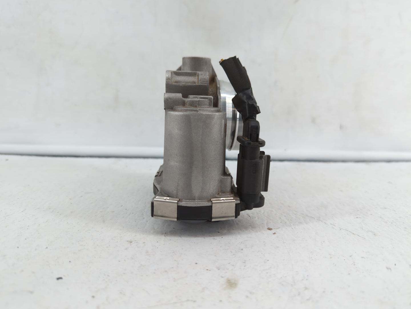 2016-2019 Chevrolet Malibu Throttle Body P/N:12671379AA Fits Fits 2016 2017 2018 2019 OEM Used Auto Parts - Oemusedautoparts