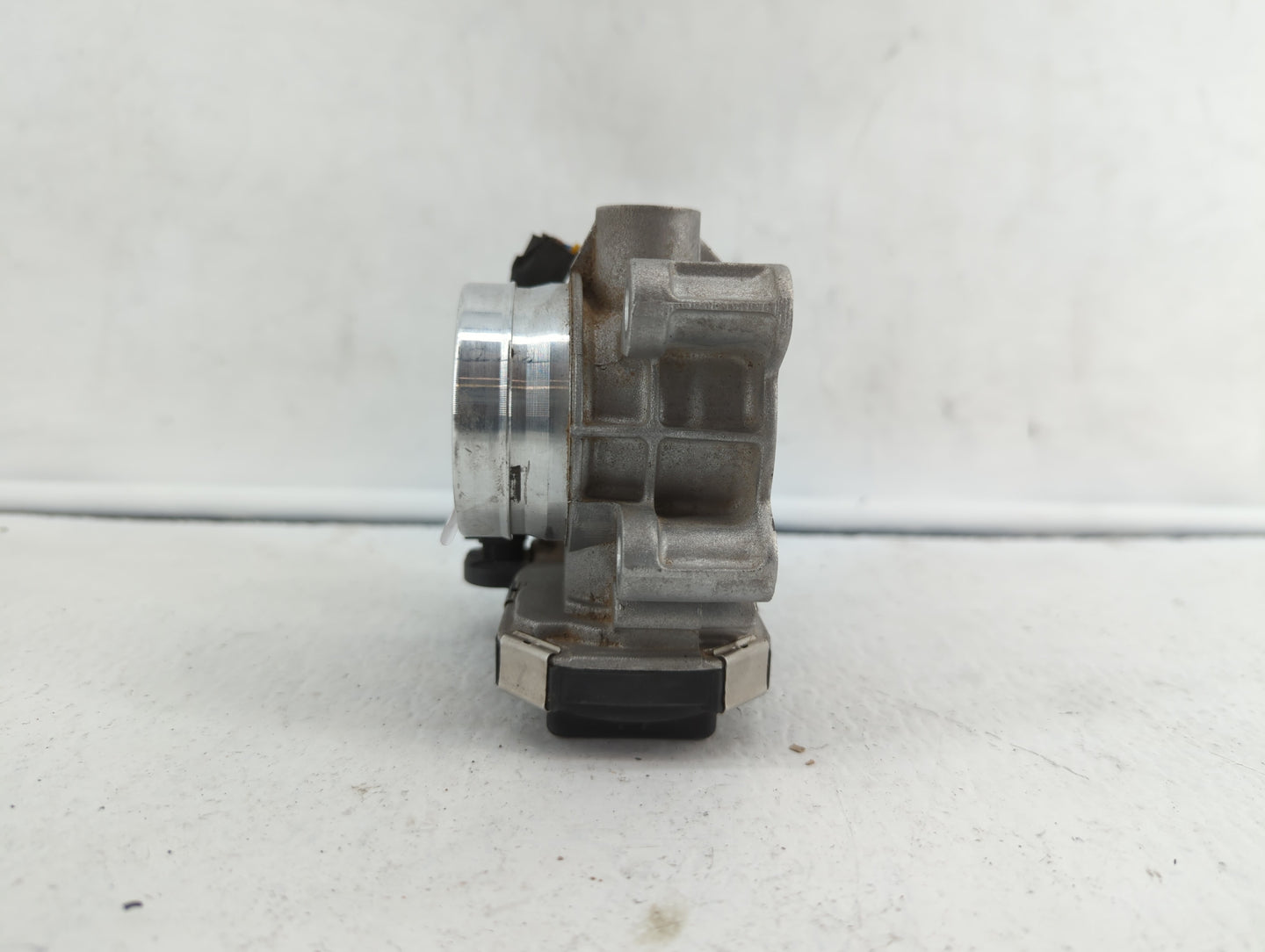 2016-2019 Chevrolet Malibu Throttle Body P/N:12671379AA Fits Fits 2016 2017 2018 2019 OEM Used Auto Parts - Oemusedautoparts