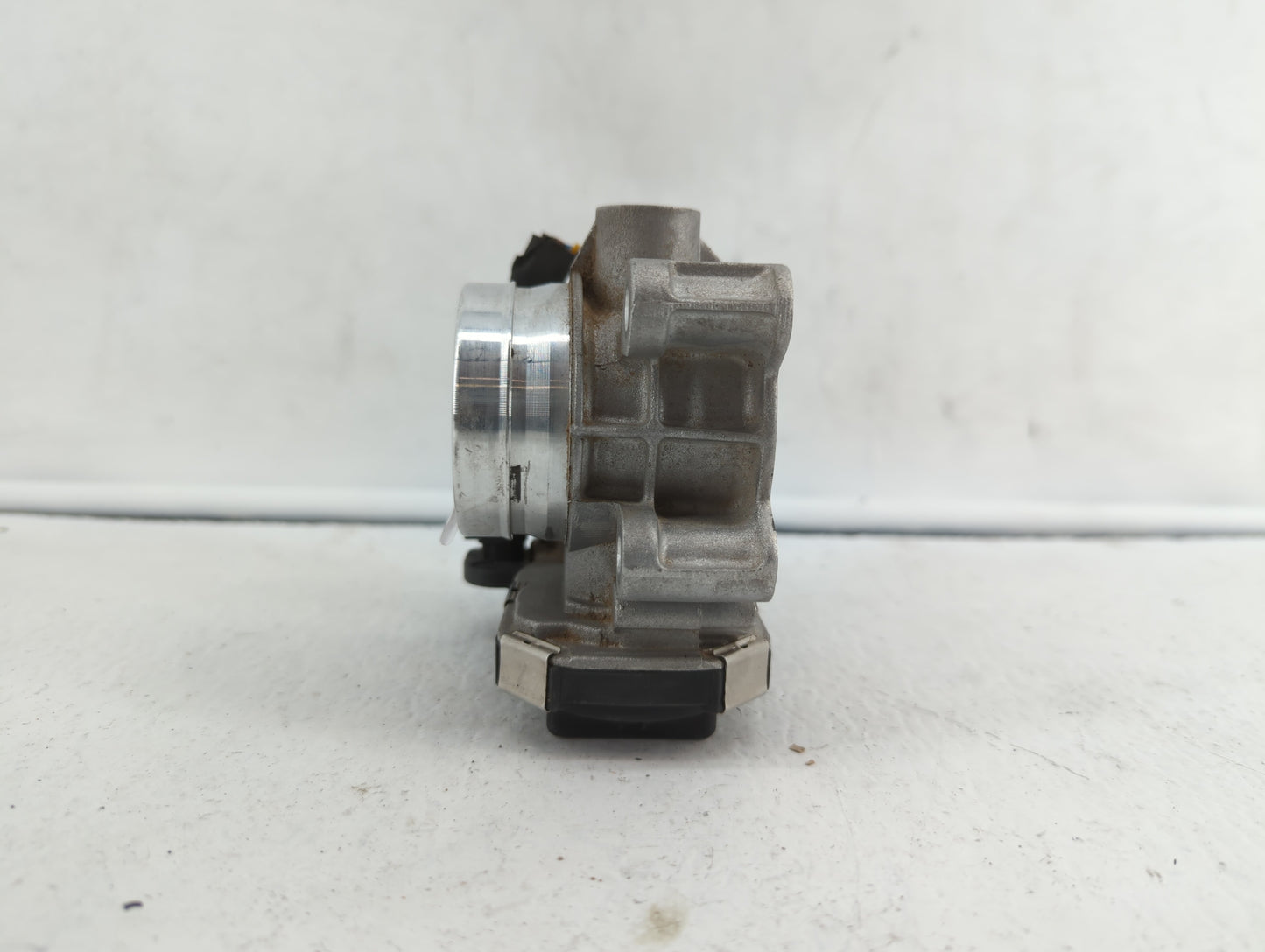2016-2019 Chevrolet Malibu Throttle Body P/N:12671379AA Fits Fits 2016 2017 2018 2019 OEM Used Auto Parts - Oemusedautoparts
