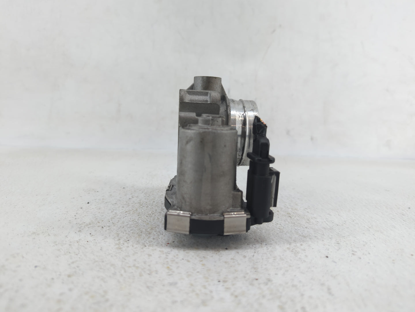 2016-2019 Chevrolet Malibu Throttle Body P/N:12671379AA Fits Fits 2016 2017 2018 2019 OEM Used Auto Parts - Oemusedautoparts