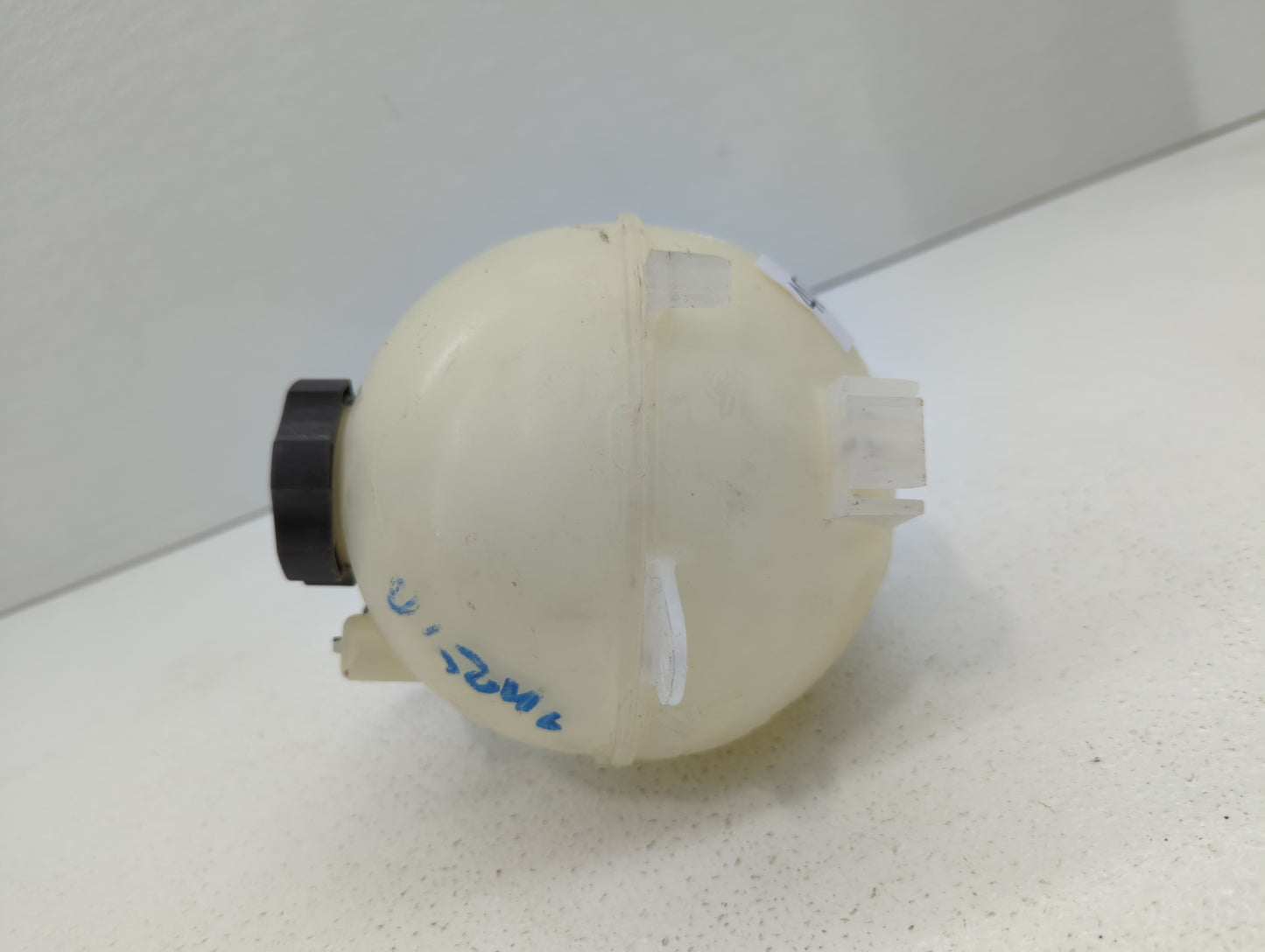 2016 Chevrolet Malibu Radiator Coolant Overflow Expansion Tank Bottle 400192 - Oemusedautoparts1.com