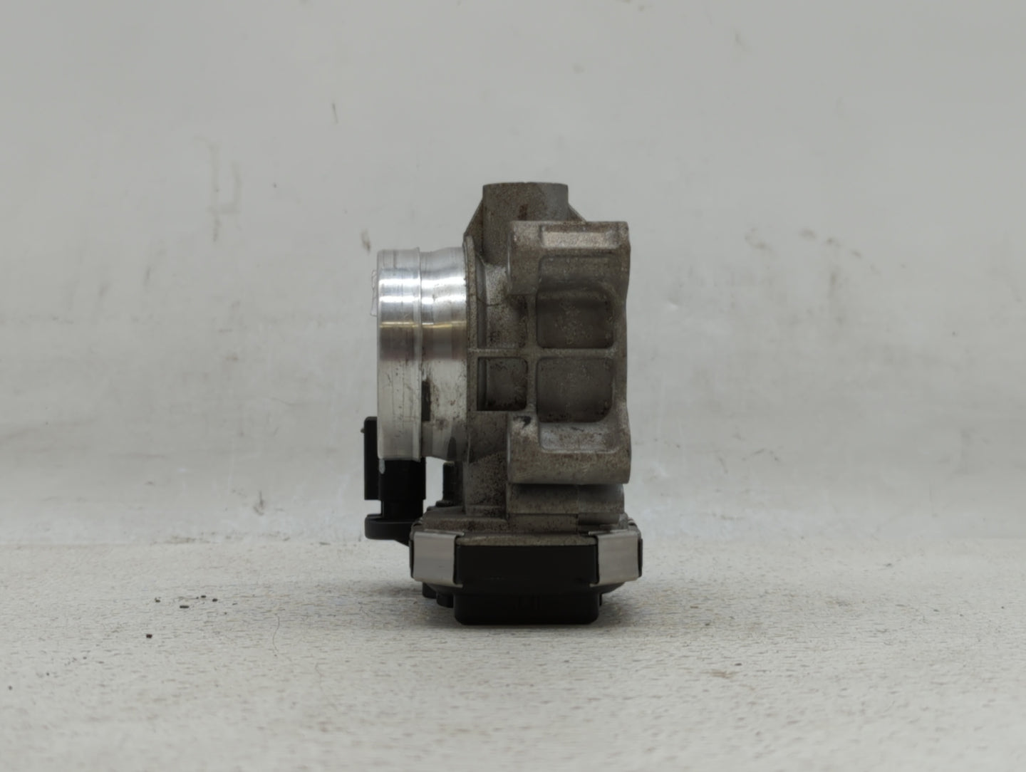 2016-2019 Chevrolet Malibu Throttle Body P/N:12671379AA Fits Fits 2016 2017 2018 2019 OEM Used Auto Parts - Oemusedautoparts