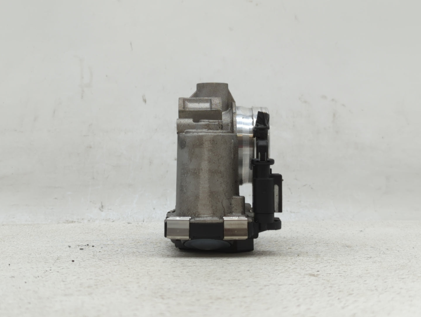 2016-2019 Chevrolet Malibu Throttle Body P/N:12671379AA Fits Fits 2016 2017 2018 2019 OEM Used Auto Parts - Oemusedautoparts