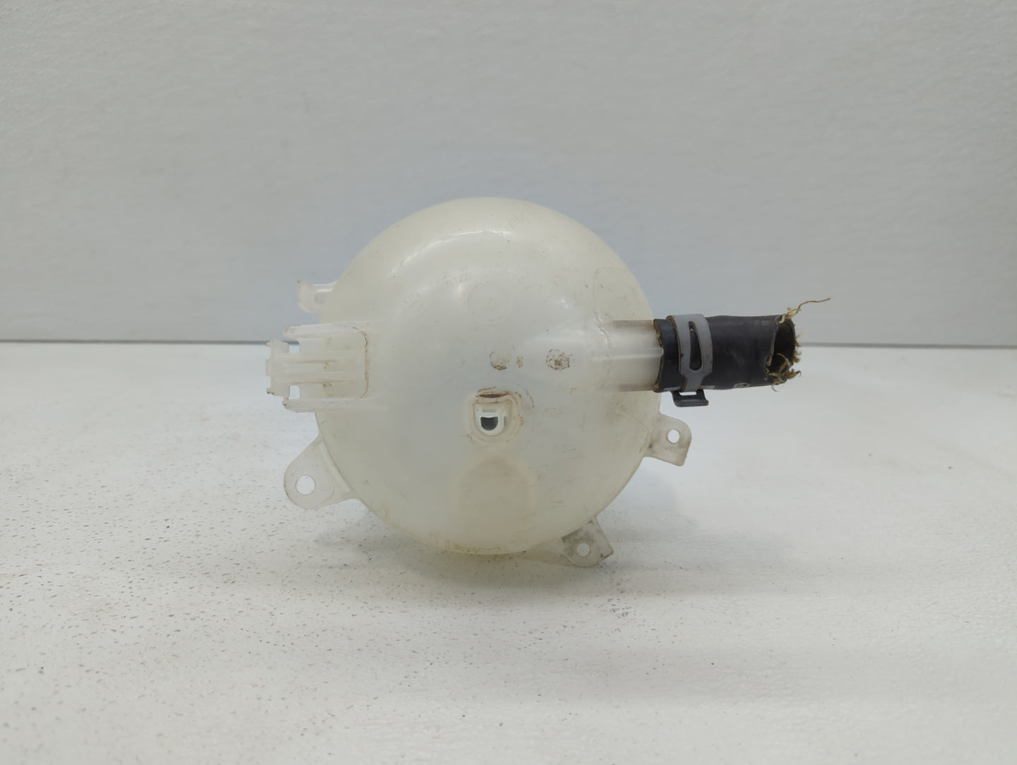 2016 Chevrolet Malibu Radiator Coolant Overflow Expansion Tank Bottle 414144 - Oemusedautoparts1.com