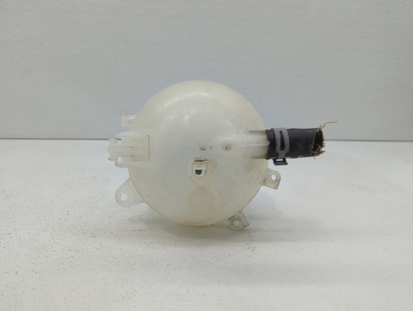 2016 Chevrolet Malibu Radiator Coolant Overflow Expansion Tank Bottle 414144 - Oemusedautoparts1.com