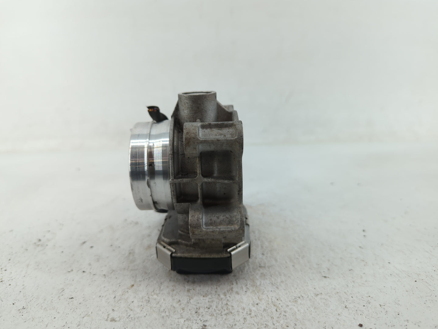 2016-2021 Chevrolet Malibu Throttle Body P/N:12671379AA Fits Fits 2016 2017 2018 2019 2020 2021 2022 OEM Used Auto Parts - O