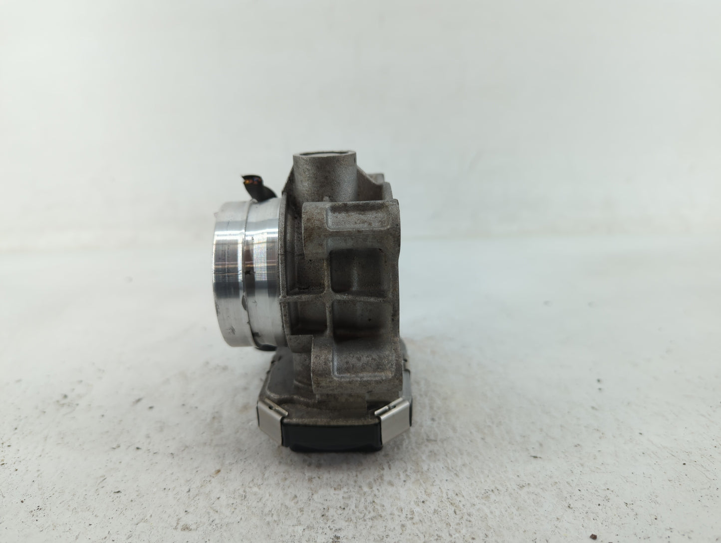 2016-2021 Chevrolet Malibu Throttle Body P/N:12671379AA Fits Fits 2016 2017 2018 2019 2020 2021 2022 OEM Used Auto Parts - O