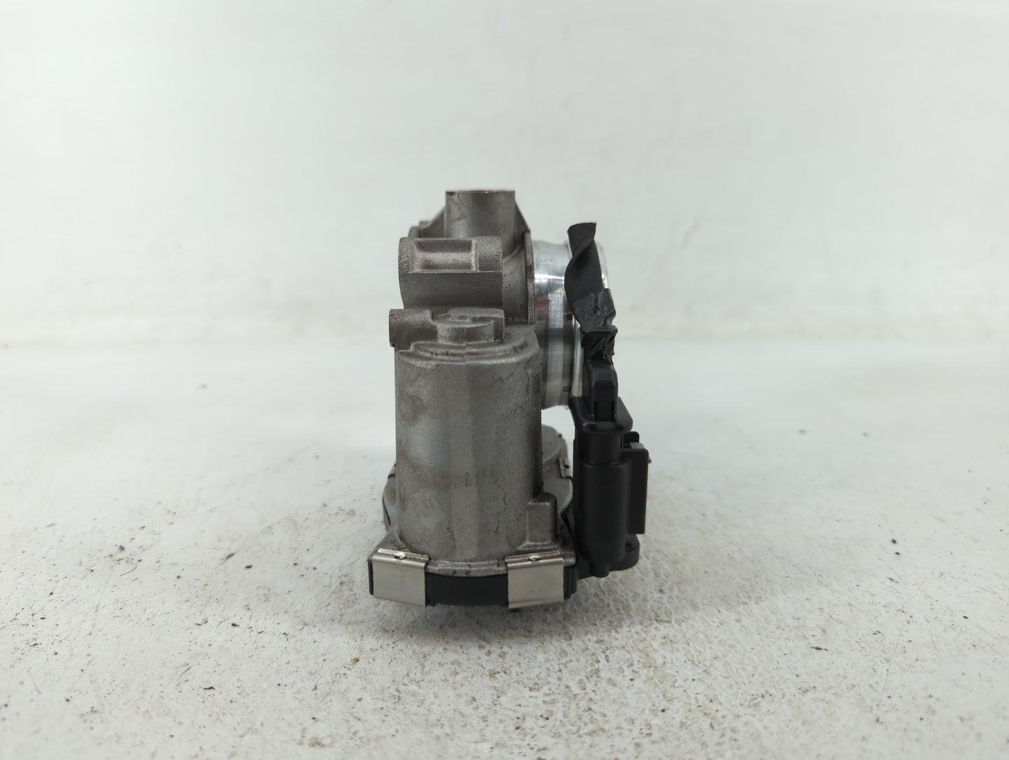 2016-2021 Chevrolet Malibu Throttle Body P/N:12671379AA Fits Fits 2016 2017 2018 2019 2020 2021 2022 OEM Used Auto Parts - O
