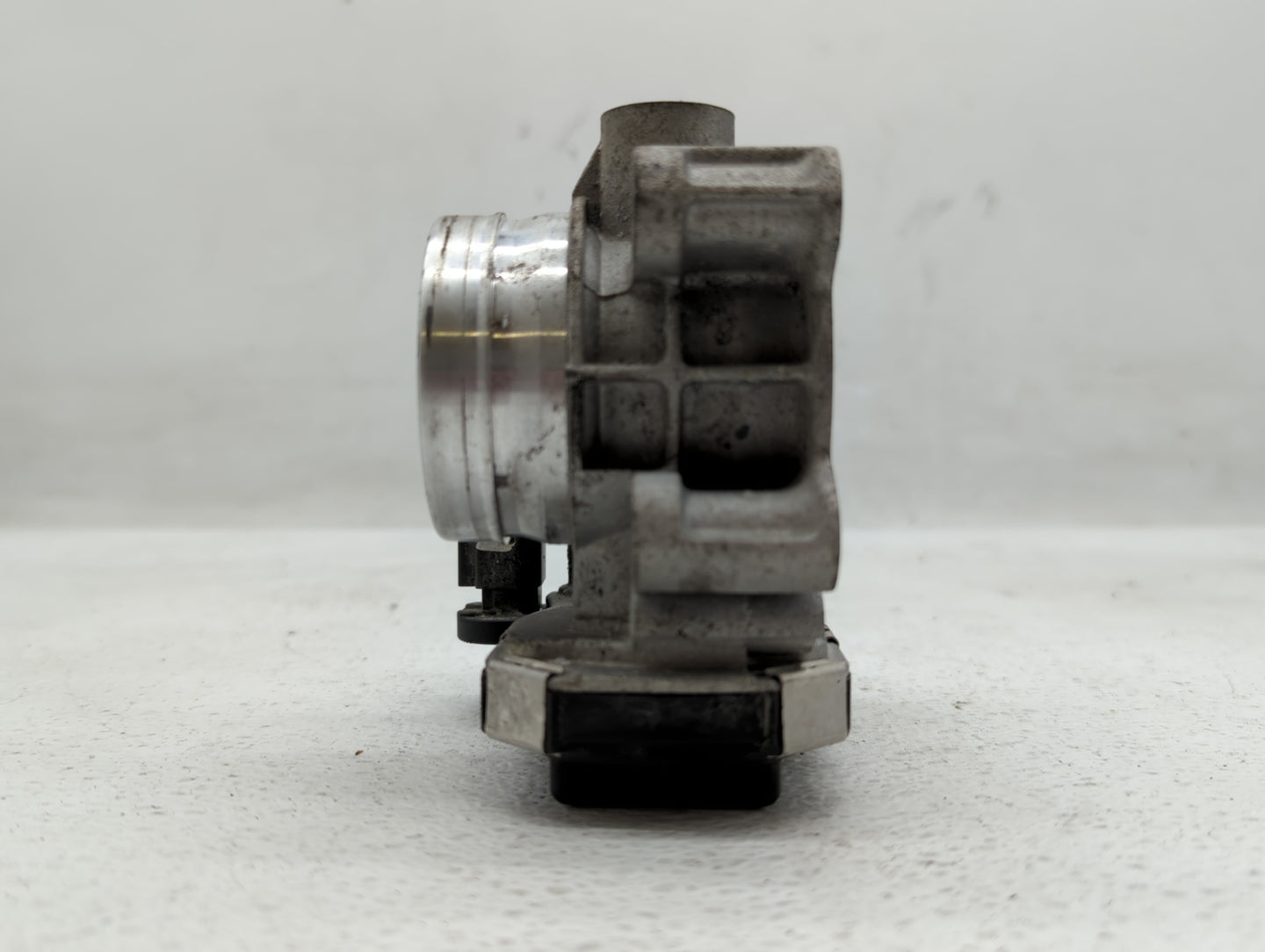 2016-2021 Chevrolet Malibu Throttle Body P/N:12671379AA Fits Fits 2016 2017 2018 2019 2020 2021 2022 OEM Used Auto Parts - O
