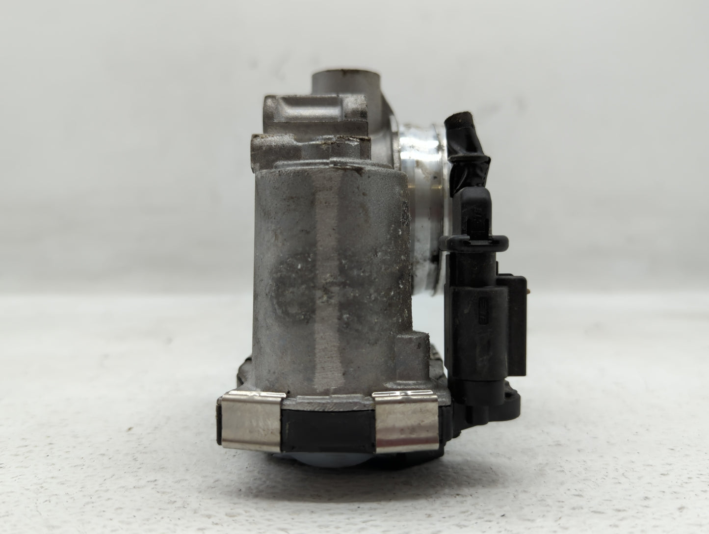 2016-2021 Chevrolet Malibu Throttle Body P/N:12671379AA Fits Fits 2016 2017 2018 2019 2020 2021 2022 OEM Used Auto Parts - O