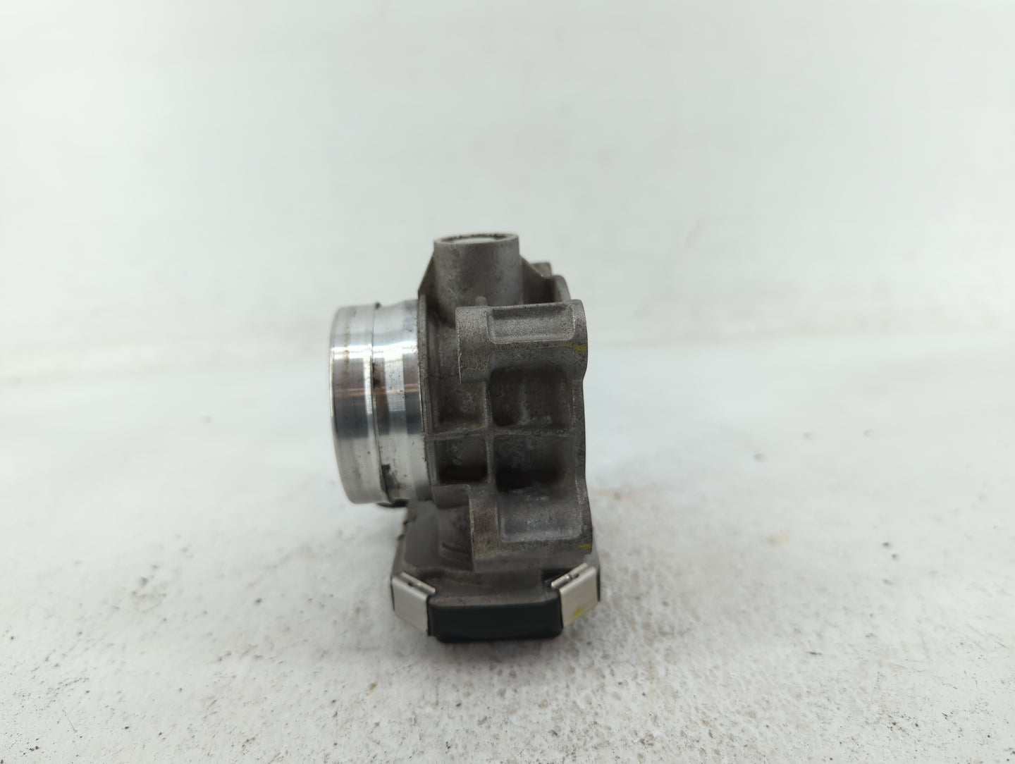 2016-2021 Chevrolet Malibu Throttle Body P/N:12671379AA Fits Fits 2016 2017 2018 2019 2020 2021 2022 OEM Used Auto Parts - O
