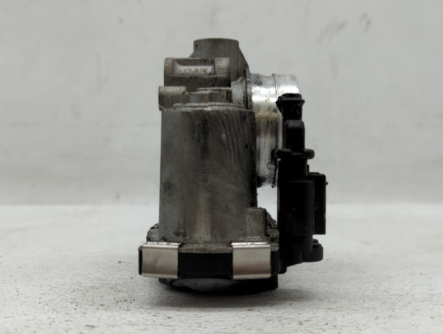 2016-2021 Chevrolet Malibu Throttle Body P/N:12671379AA Fits Fits 2016 2017 2018 2019 2020 2021 2022 OEM Used Auto Parts - O