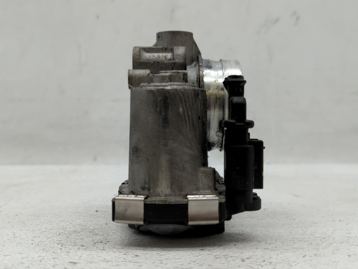 2016-2021 Chevrolet Malibu Throttle Body P/N:12671379AA Fits Fits 2016 2017 2018 2019 2020 2021 2022 OEM Used Auto Parts - O