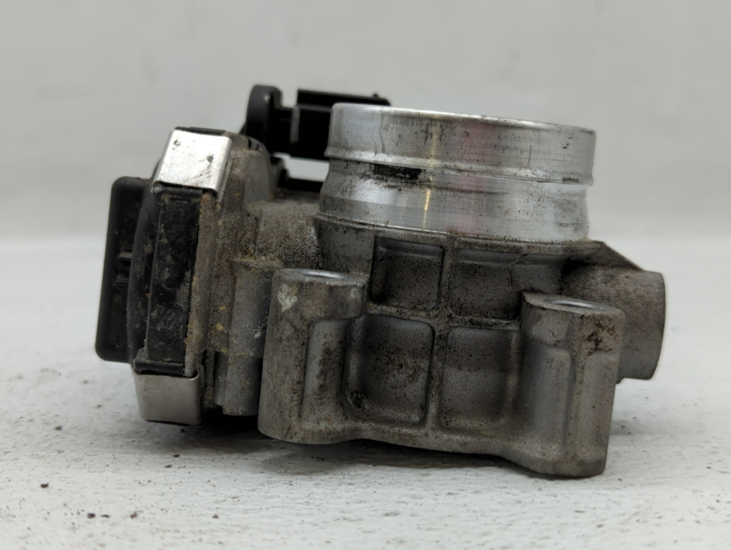 2016-2021 Chevrolet Malibu Throttle Body P/N:12671379AA Fits Fits 2016 2017 2018 2019 2020 2021 2022 OEM Used Auto Parts - O