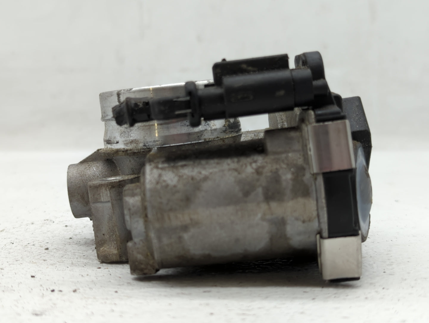 2016-2021 Chevrolet Malibu Throttle Body P/N:12671379AA Fits Fits 2016 2017 2018 2019 2020 2021 2022 OEM Used Auto Parts - O