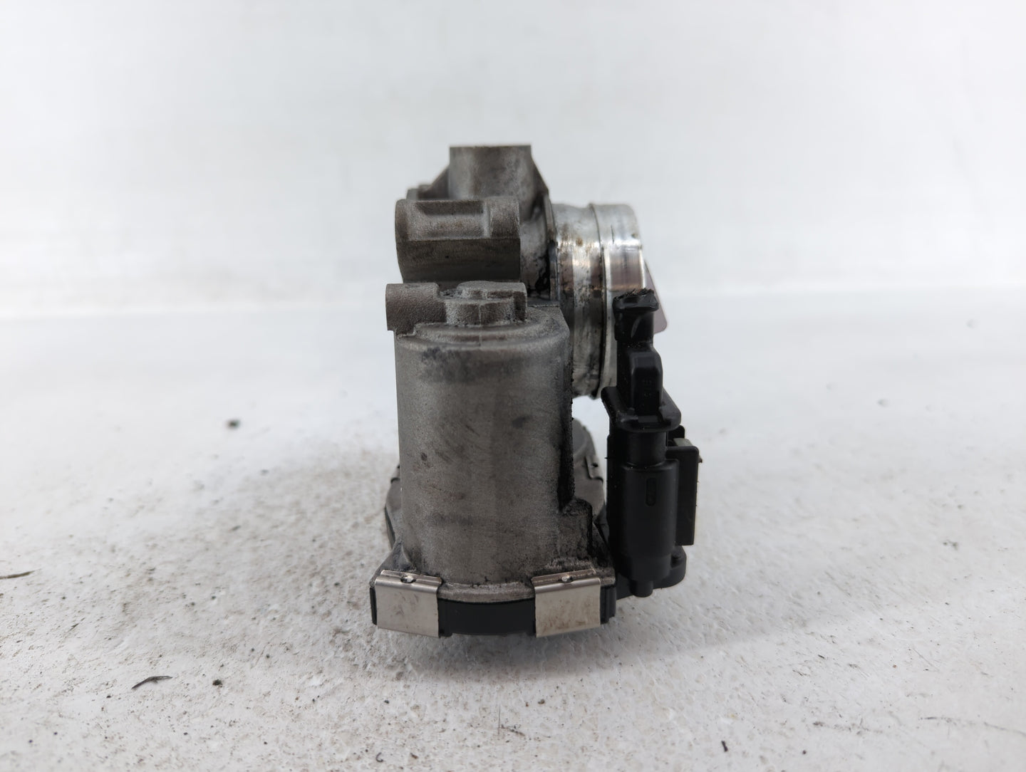 2016-2021 Chevrolet Malibu Throttle Body P/N:12671379AA Fits Fits 2016 2017 2018 2019 2020 2021 2022 OEM Used Auto Parts - O