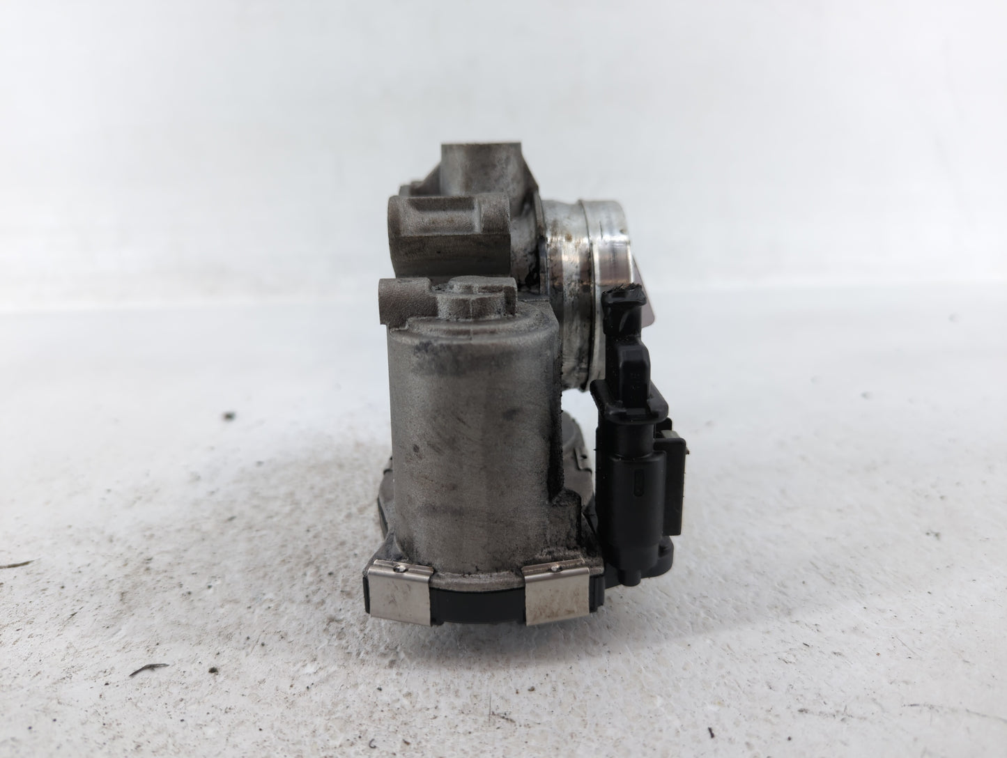 2016-2021 Chevrolet Malibu Throttle Body P/N:12671379AA Fits Fits 2016 2017 2018 2019 2020 2021 2022 OEM Used Auto Parts - O