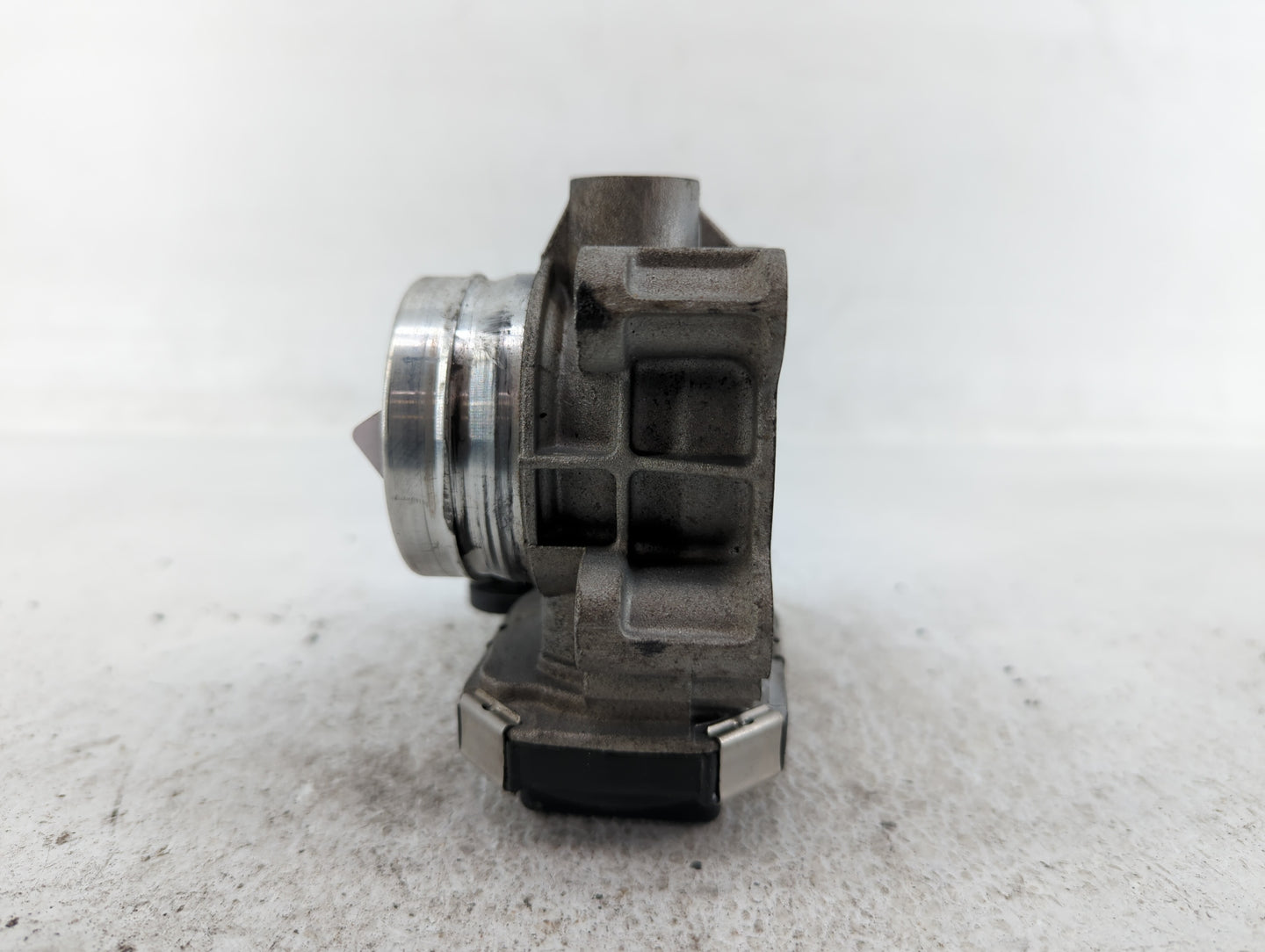 2016-2021 Chevrolet Malibu Throttle Body P/N:12671379AA Fits Fits 2016 2017 2018 2019 2020 2021 2022 OEM Used Auto Parts - O