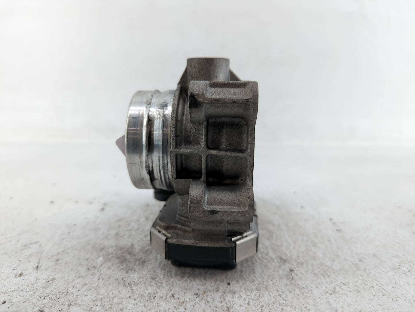 2016-2021 Chevrolet Malibu Throttle Body P/N:12671379AA Fits Fits 2016 2017 2018 2019 2020 2021 2022 OEM Used Auto Parts - O