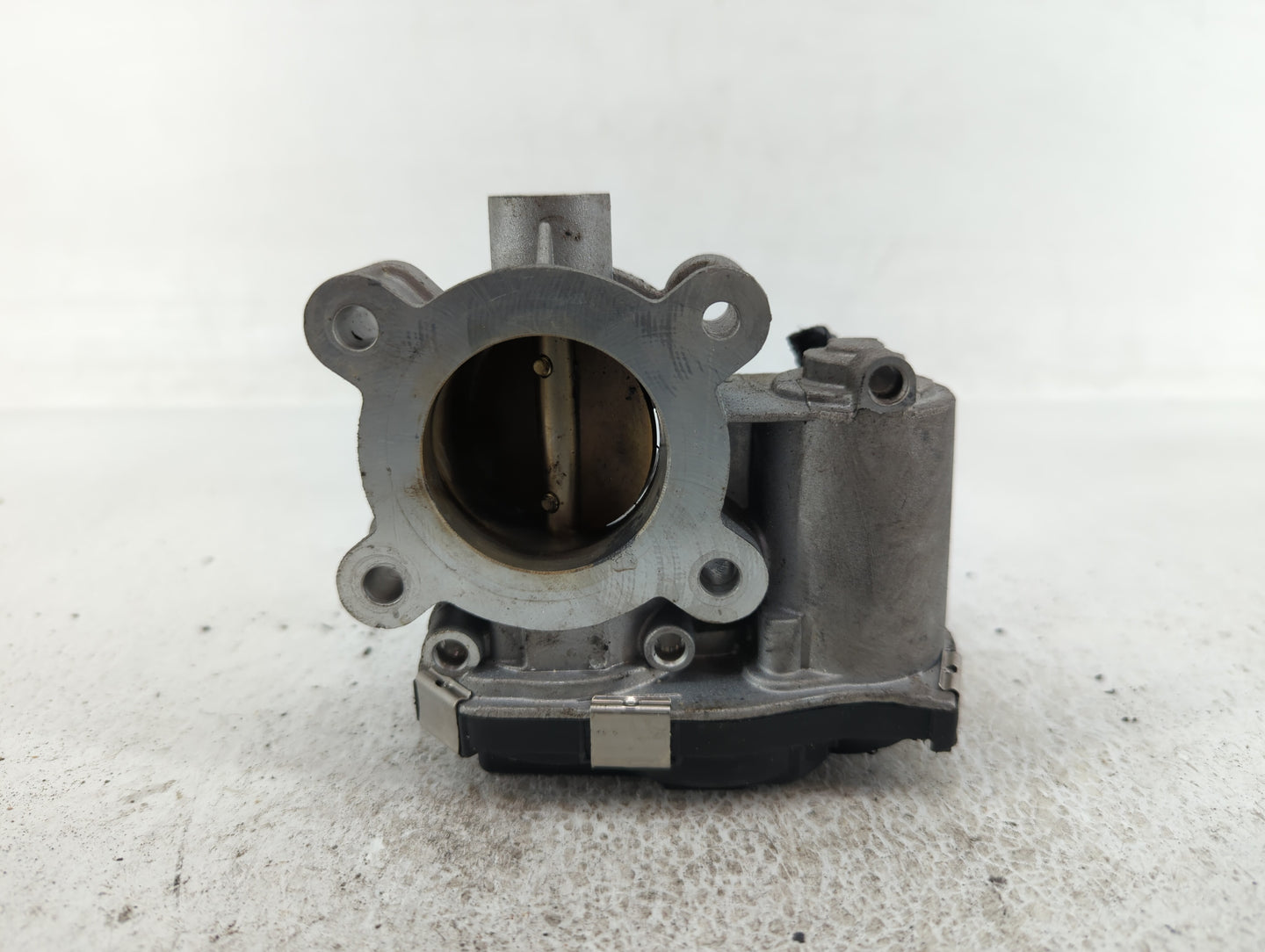 2016-2021 Chevrolet Malibu Throttle Body P/N:12671379AA Fits Fits 2016 2017 2018 2019 2020 2021 2022 OEM Used Auto Parts - O