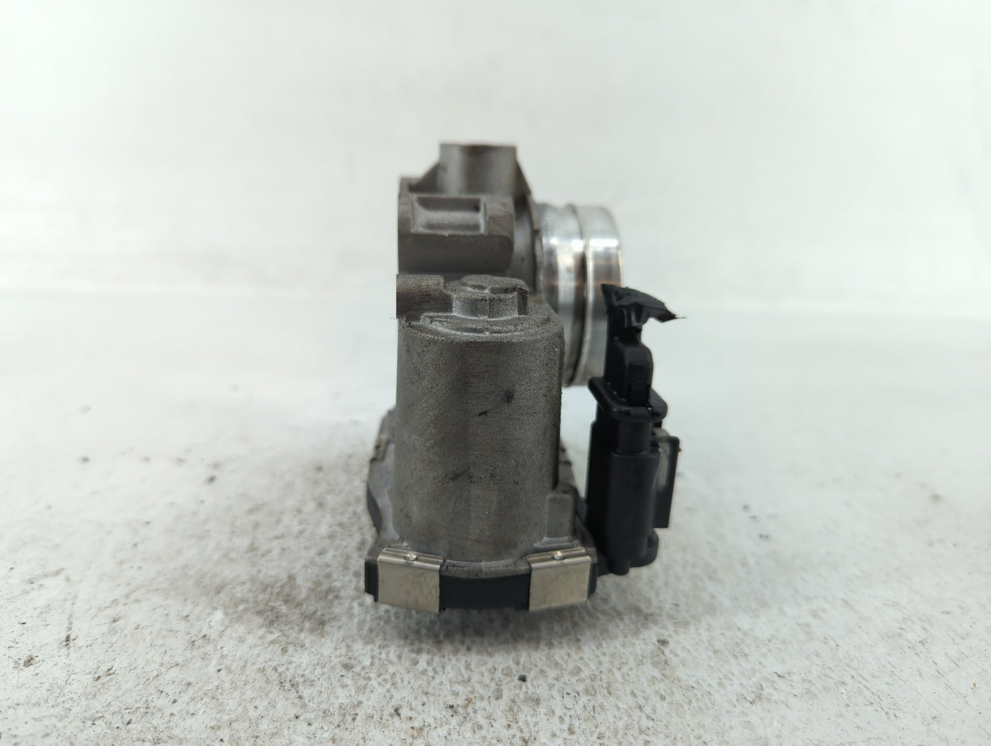 2016-2021 Chevrolet Malibu Throttle Body P/N:12671379AA Fits Fits 2016 2017 2018 2019 2020 2021 2022 OEM Used Auto Parts - O