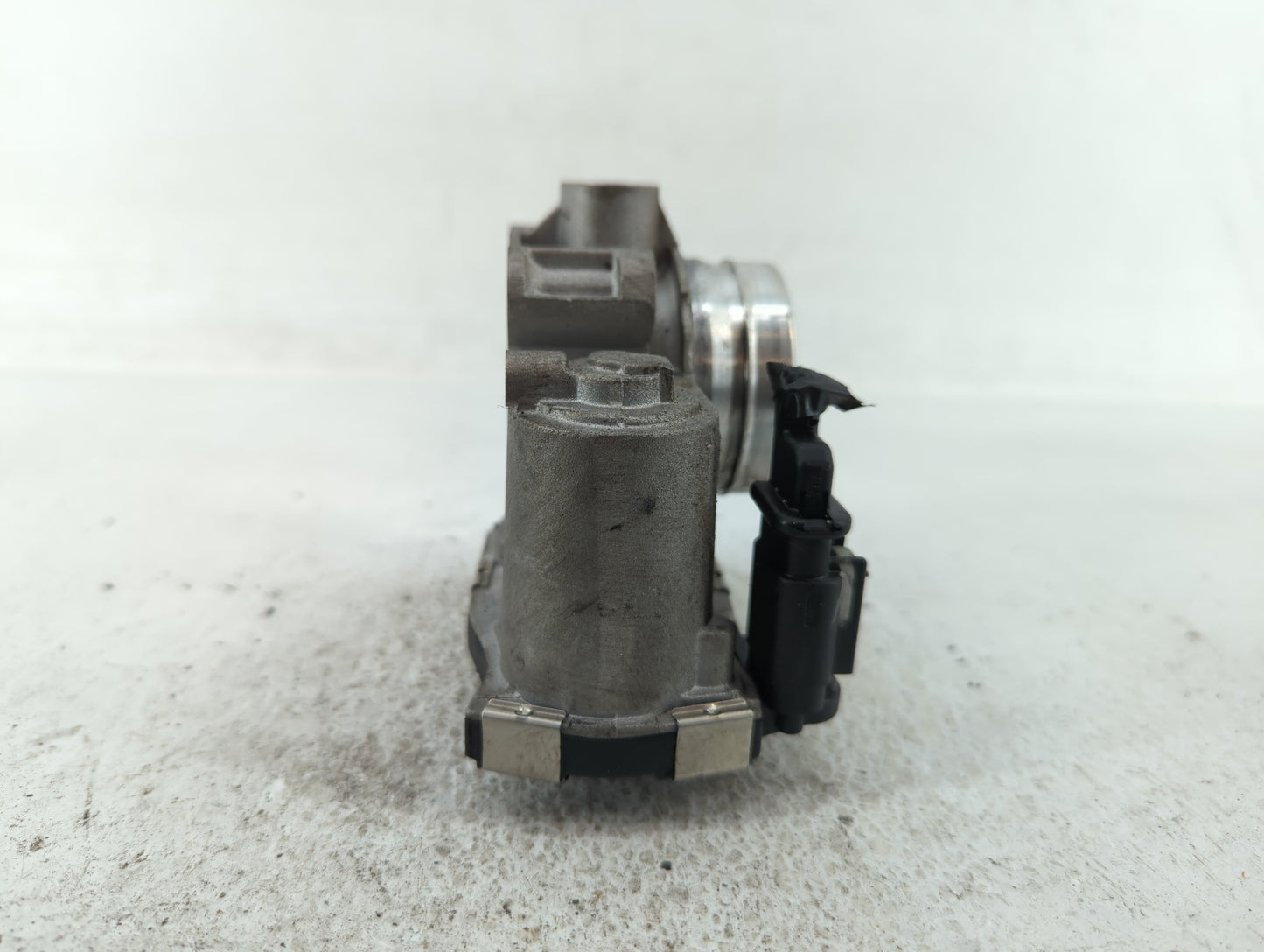2016-2021 Chevrolet Malibu Throttle Body P/N:12671379AA Fits Fits 2016 2017 2018 2019 2020 2021 2022 OEM Used Auto Parts - O