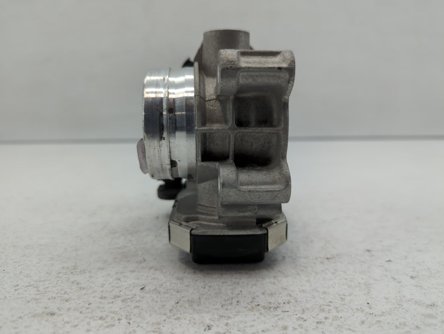 2016-2021 Chevrolet Malibu Throttle Body P/N:12671379AA Fits Fits 2016 2017 2018 2019 2020 2021 2022 OEM Used Auto Parts - O