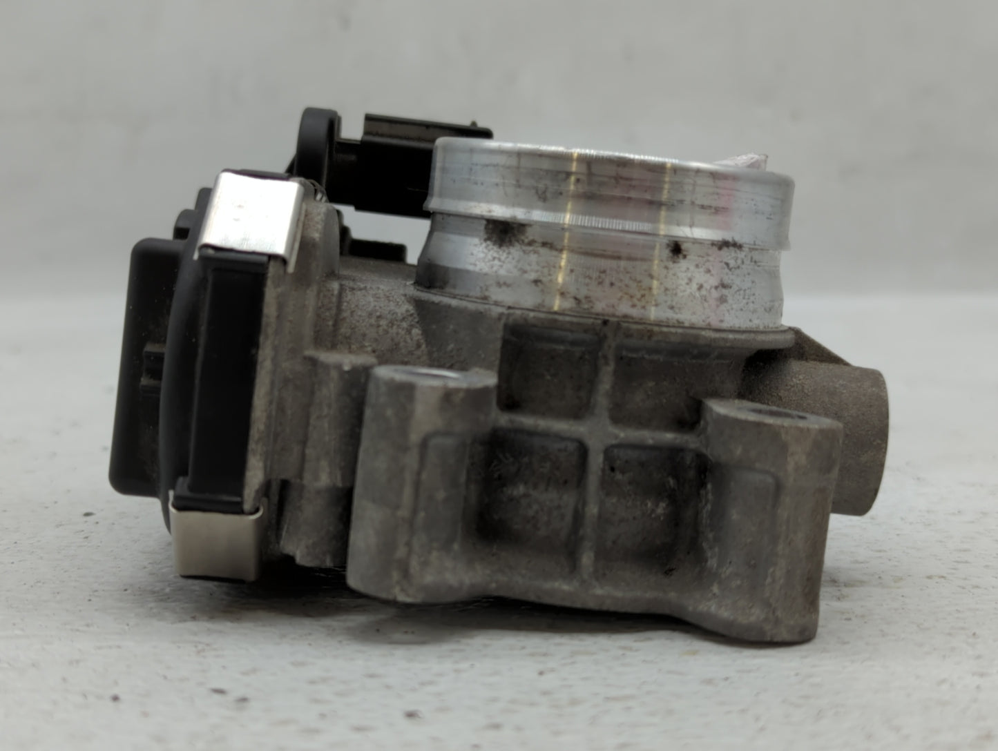 2016-2021 Chevrolet Malibu Throttle Body P/N:12671379AA Fits Fits 2016 2017 2018 2019 2020 2021 2022 OEM Used Auto Parts - O