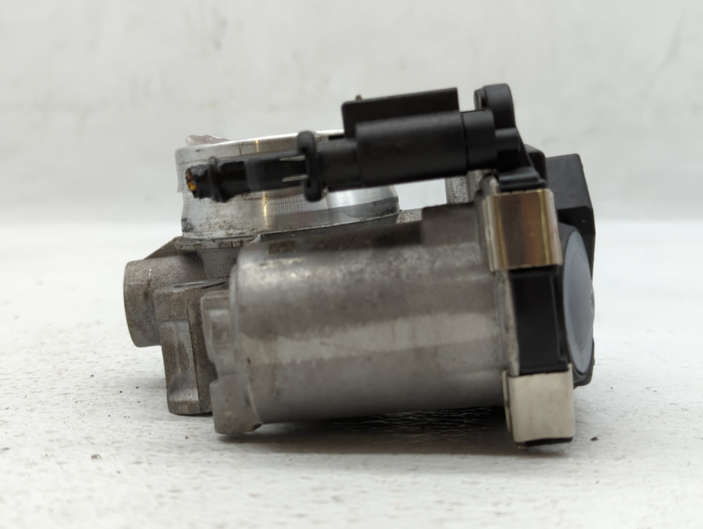 2016-2021 Chevrolet Malibu Throttle Body P/N:12671379AA Fits Fits 2016 2017 2018 2019 2020 2021 2022 OEM Used Auto Parts - O