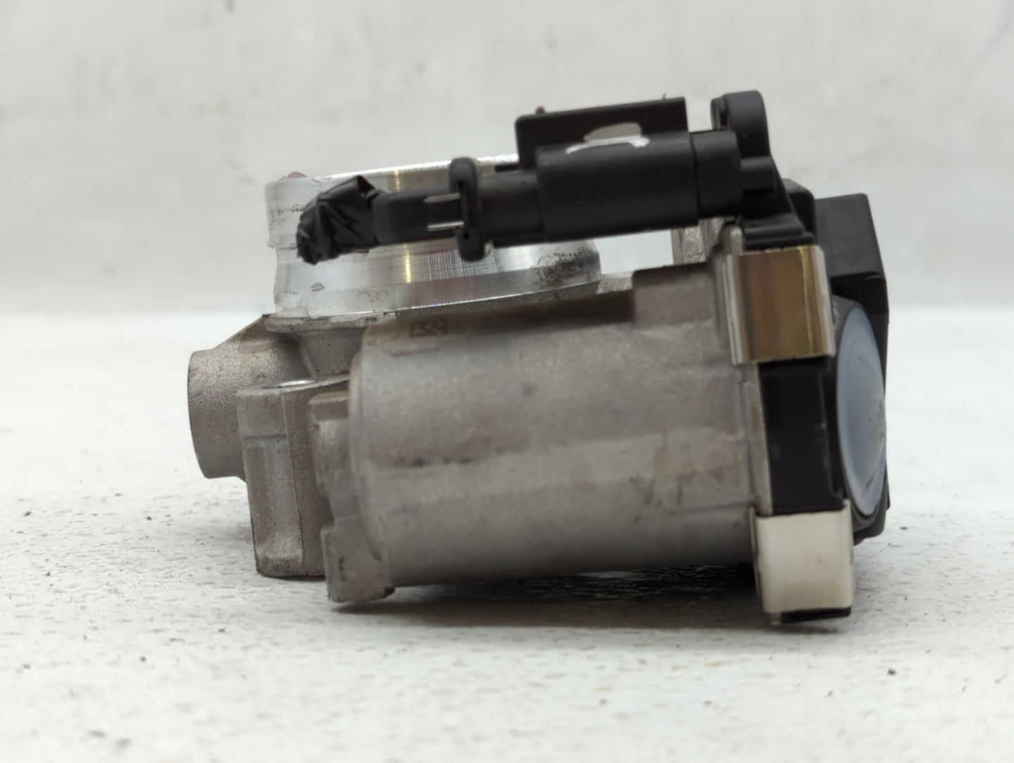 2016-2021 Chevrolet Malibu Throttle Body P/N:12671379AA Fits Fits 2016 2017 2018 2019 2020 2021 2022 OEM Used Auto Parts - O