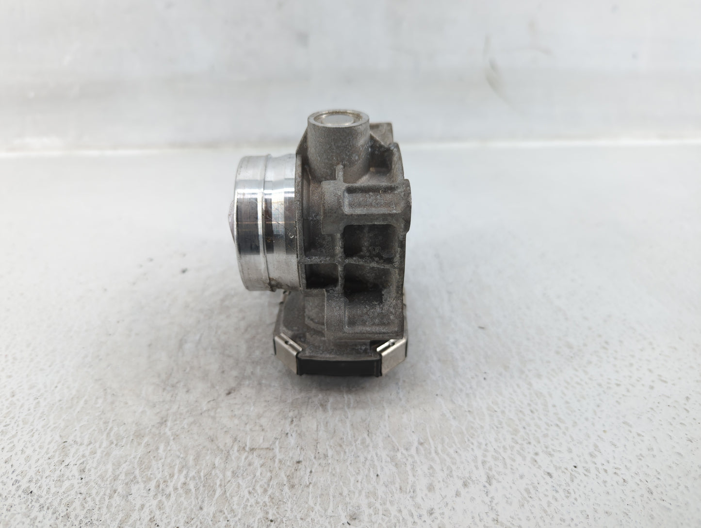 2016-2021 Chevrolet Malibu Throttle Body P/N:12671379AA Fits Fits 2016 2017 2018 2019 2020 2021 2022 OEM Used Auto Parts - O