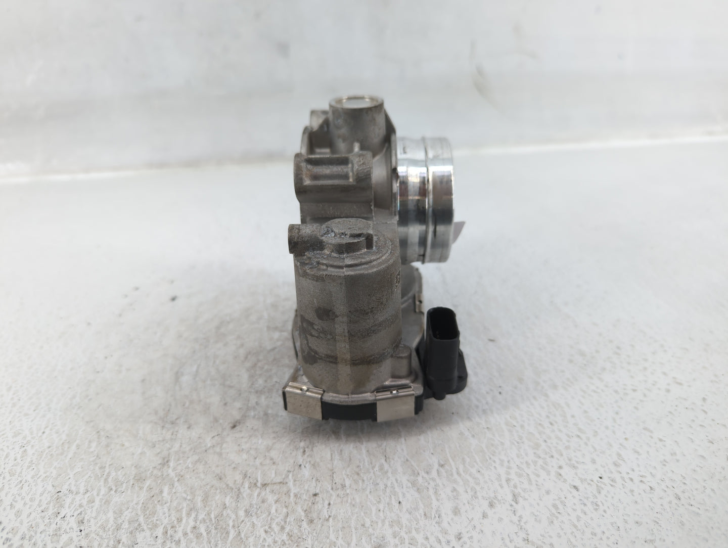 2016-2021 Chevrolet Malibu Throttle Body P/N:12671379AA Fits Fits 2016 2017 2018 2019 2020 2021 2022 OEM Used Auto Parts - O