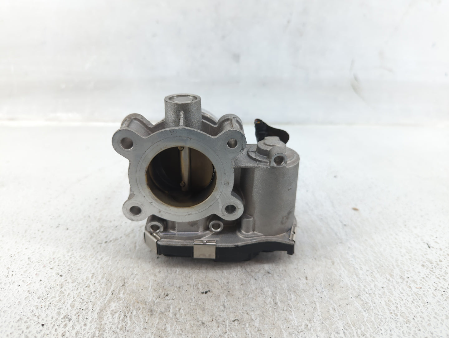 2016-2021 Chevrolet Malibu Throttle Body P/N:12671379AA Fits Fits 2016 2017 2018 2019 2020 2021 2022 OEM Used Auto Parts - O