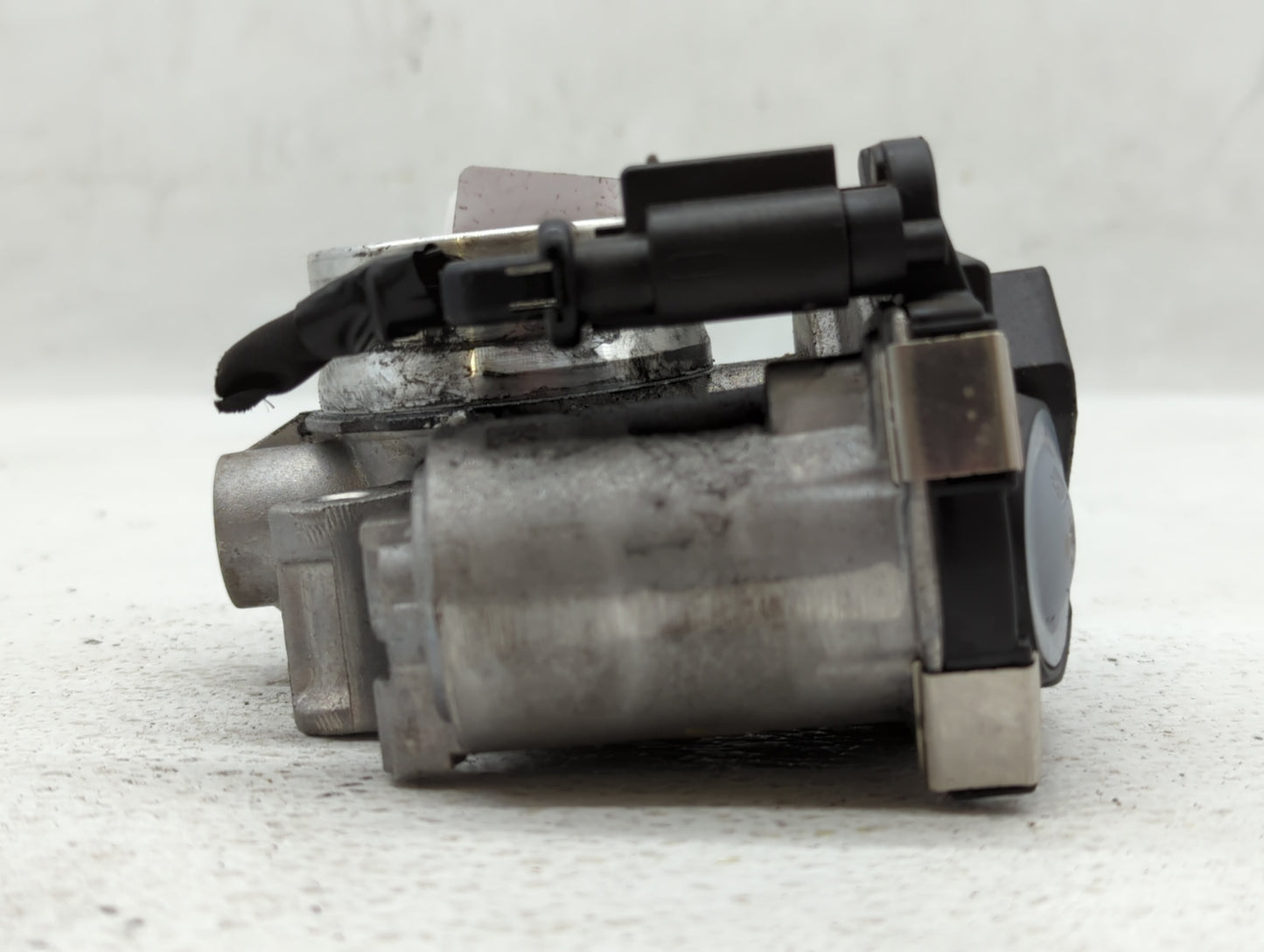 2016-2021 Chevrolet Malibu Throttle Body P/N:12671379AA Fits Fits 2016 2017 2018 2019 2020 2021 2022 OEM Used Auto Parts - O