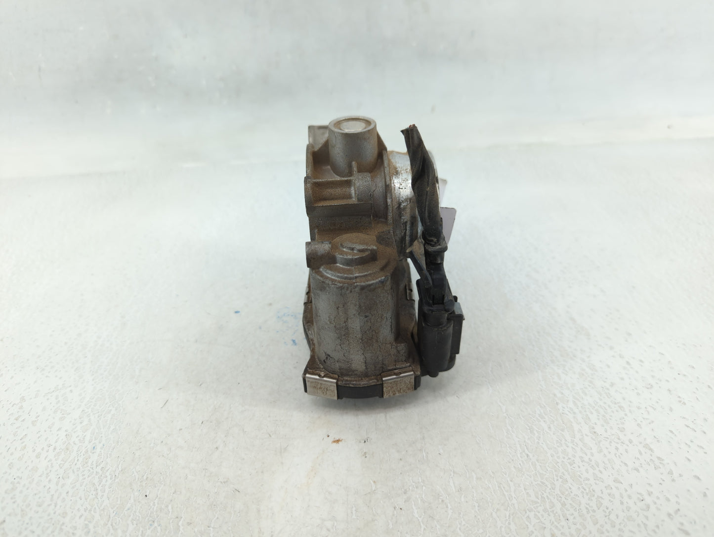 2016-2021 Chevrolet Malibu Throttle Body P/N:12671379AA Fits Fits 2016 2017 2018 2019 2020 2021 2022 OEM Used Auto Parts - O