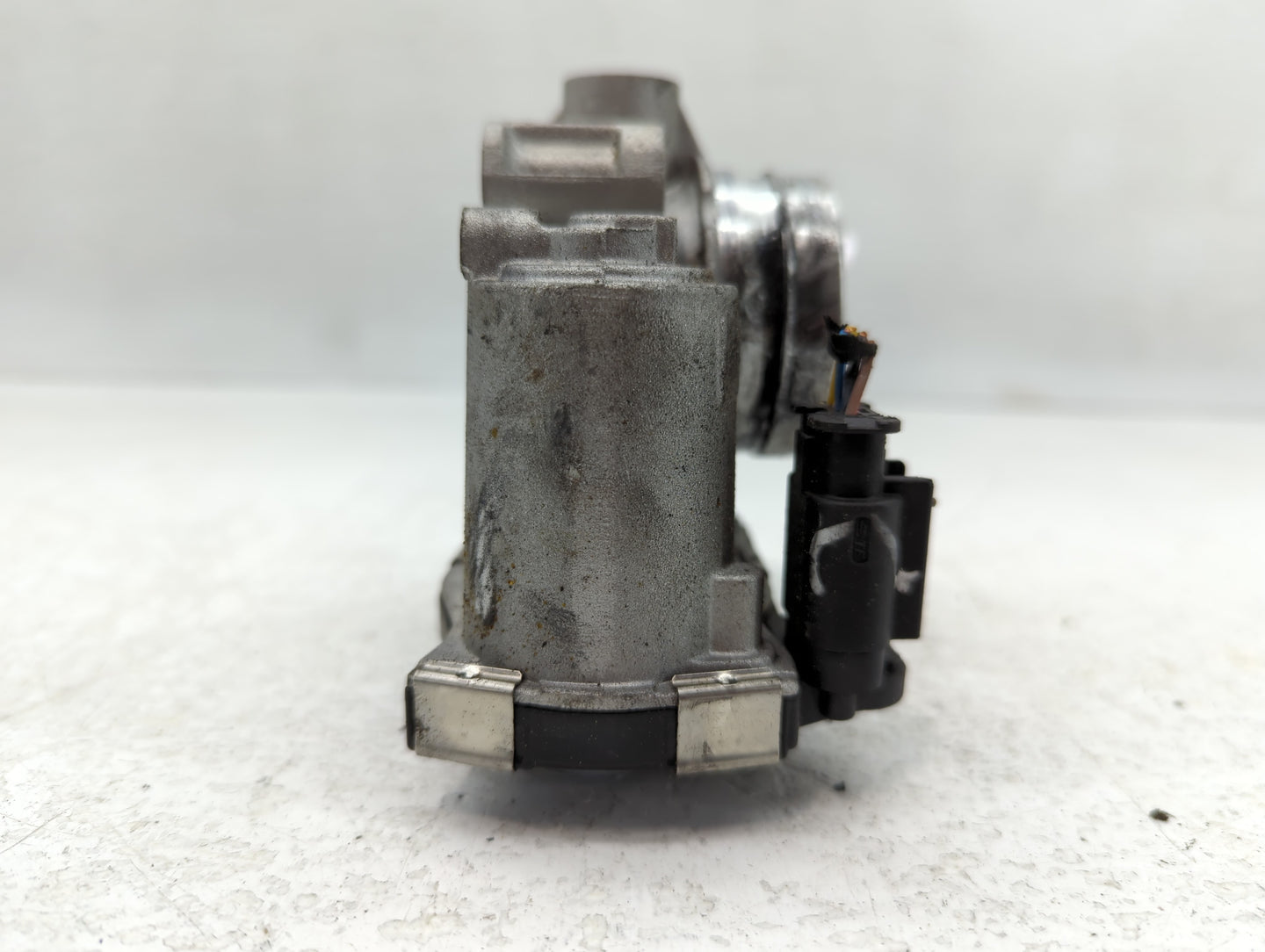 2016-2021 Chevrolet Malibu Throttle Body P/N:12671379AA Fits Fits 2016 2017 2018 2019 2020 2021 2022 OEM Used Auto Parts - O