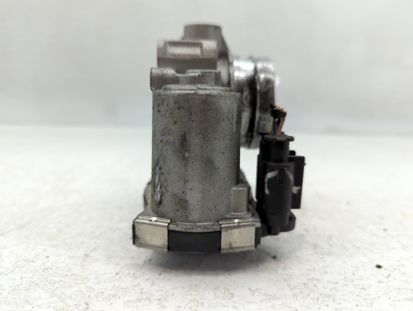 2016-2021 Chevrolet Malibu Throttle Body P/N:12671379AA Fits Fits 2016 2017 2018 2019 2020 2021 2022 OEM Used Auto Parts - O