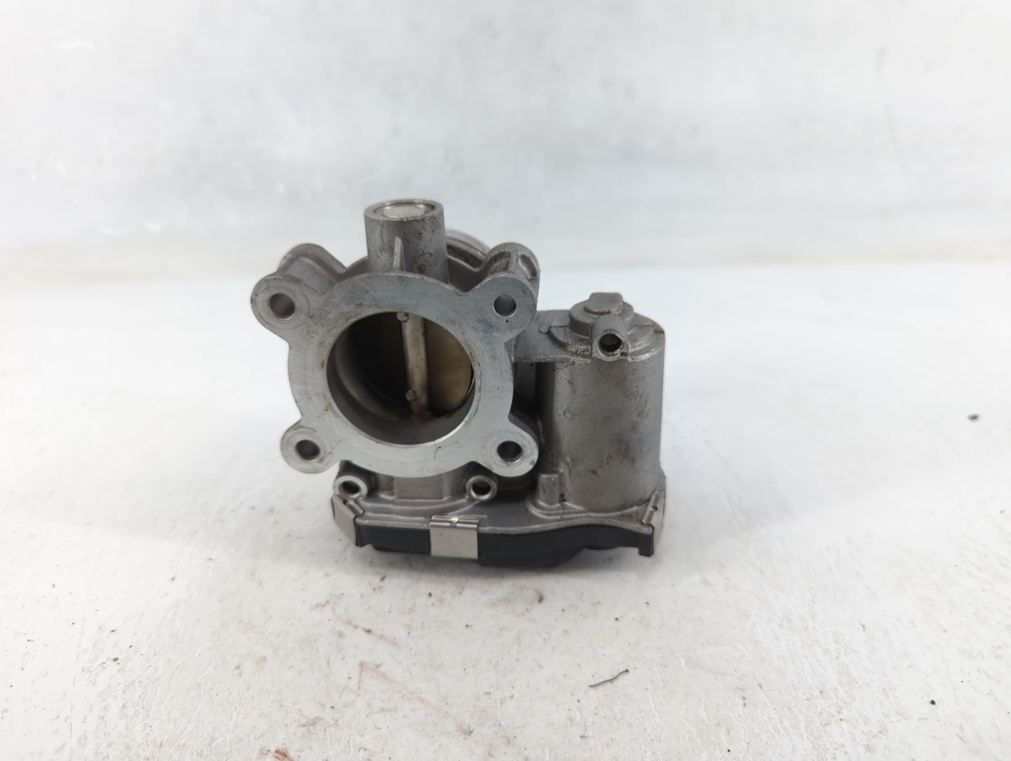 2016-2021 Chevrolet Malibu Throttle Body P/N:12671379AA Fits Fits 2016 2017 2018 2019 2020 2021 2022 OEM Used Auto Parts - O