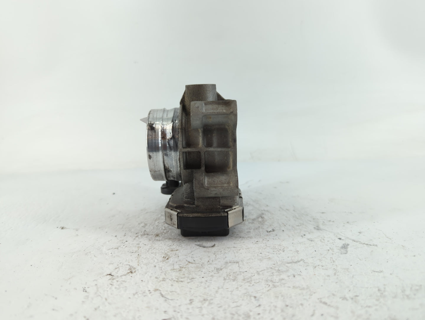 2016-2021 Chevrolet Malibu Throttle Body P/N:12671379AA Fits Fits 2016 2017 2018 2019 2020 2021 2022 OEM Used Auto Parts - O