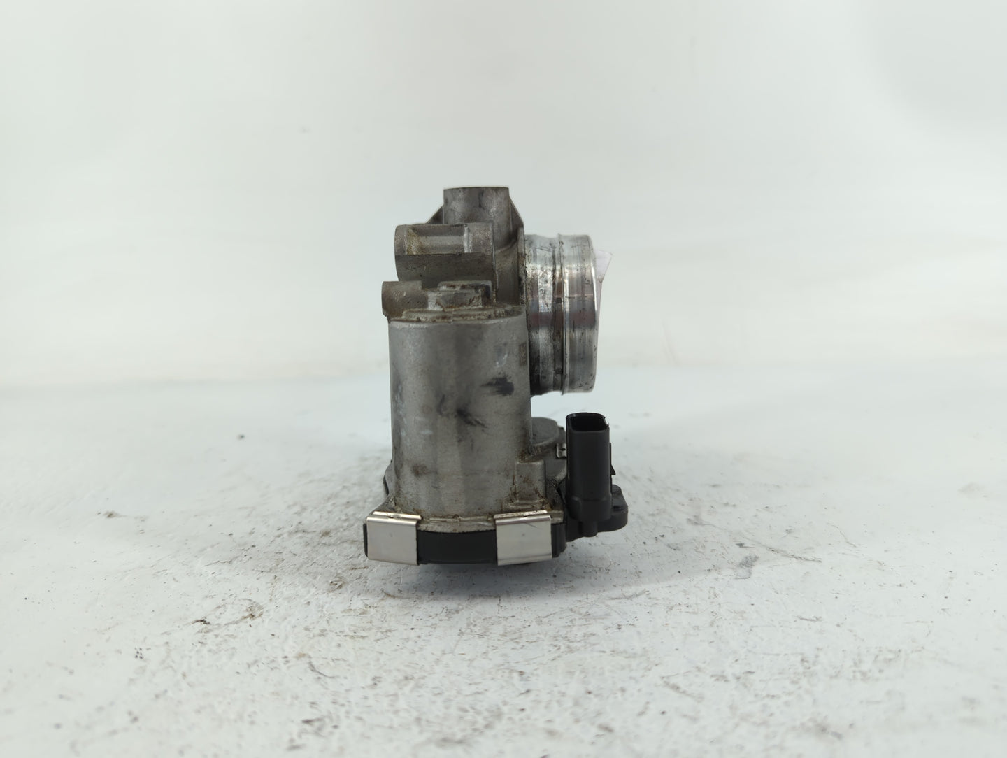 2016-2021 Chevrolet Malibu Throttle Body P/N:12671379AA Fits Fits 2016 2017 2018 2019 2020 2021 2022 OEM Used Auto Parts - O