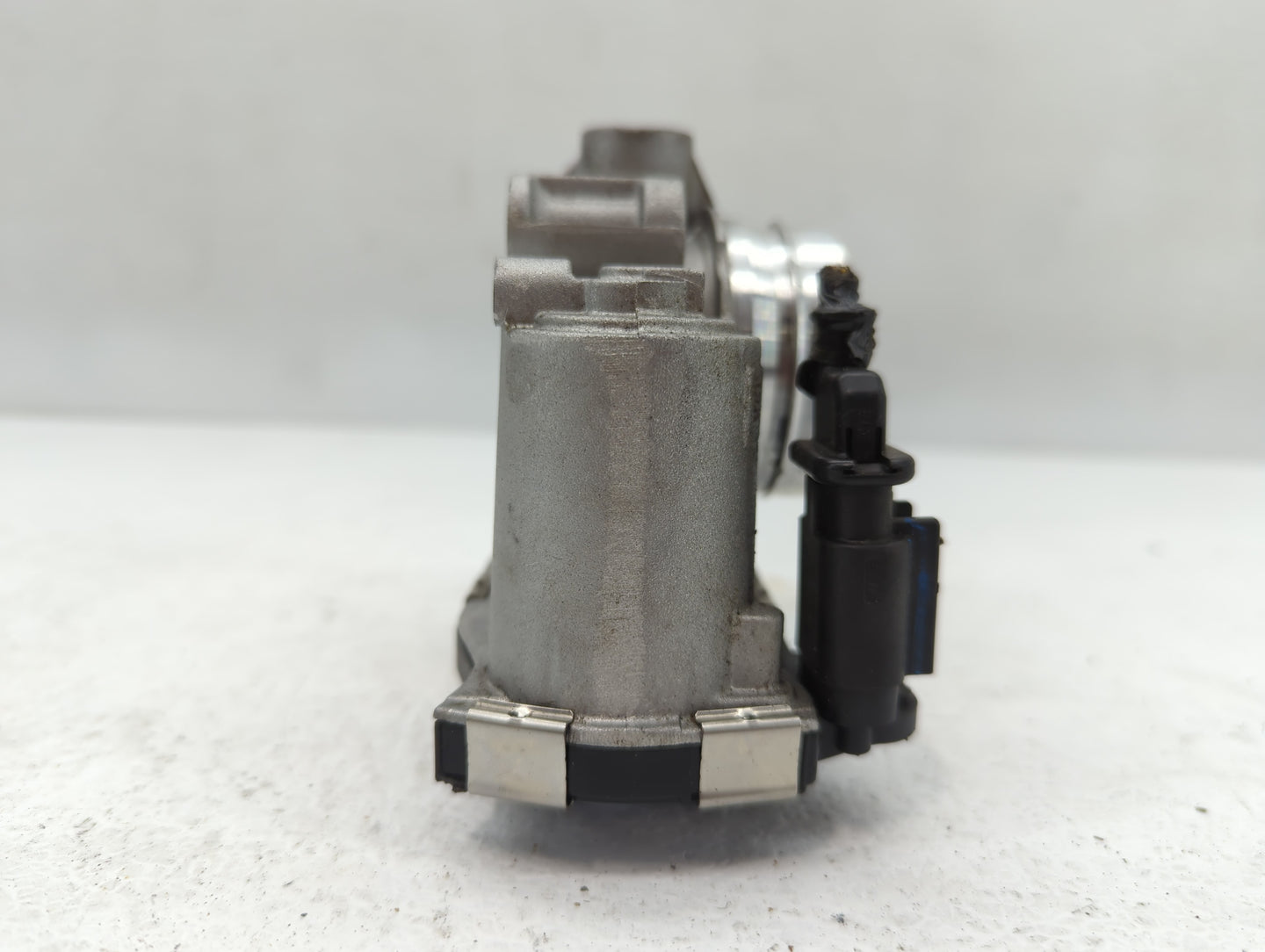2016-2021 Chevrolet Malibu Throttle Body P/N:12671379AA Fits Fits 2016 2017 2018 2019 2020 2021 2022 OEM Used Auto Parts - O