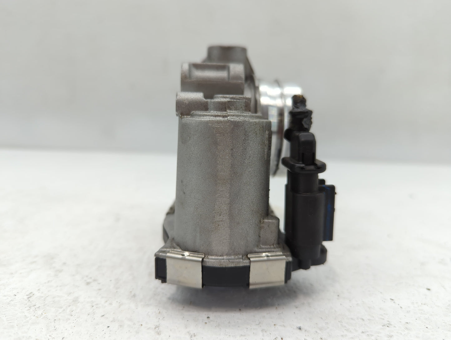 2016-2021 Chevrolet Malibu Throttle Body P/N:12671379AA Fits Fits 2016 2017 2018 2019 2020 2021 2022 OEM Used Auto Parts - O