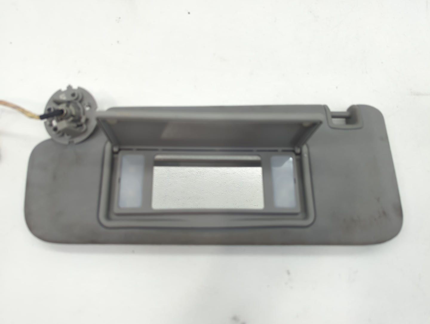 2016-2021 Chevrolet Malibu Sun Visor Shade Replacement Driver Left Mirror Fits Fits 2016 2017 2018 2019 2020 2021 OEM Used A