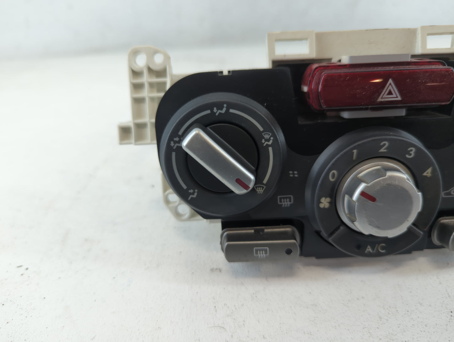 2019-2021 Chevrolet Malibu Climate Control Module Temperature AC/Heater Replacement P/N:72311SC050 Fits Fits 2019 2020 2021 