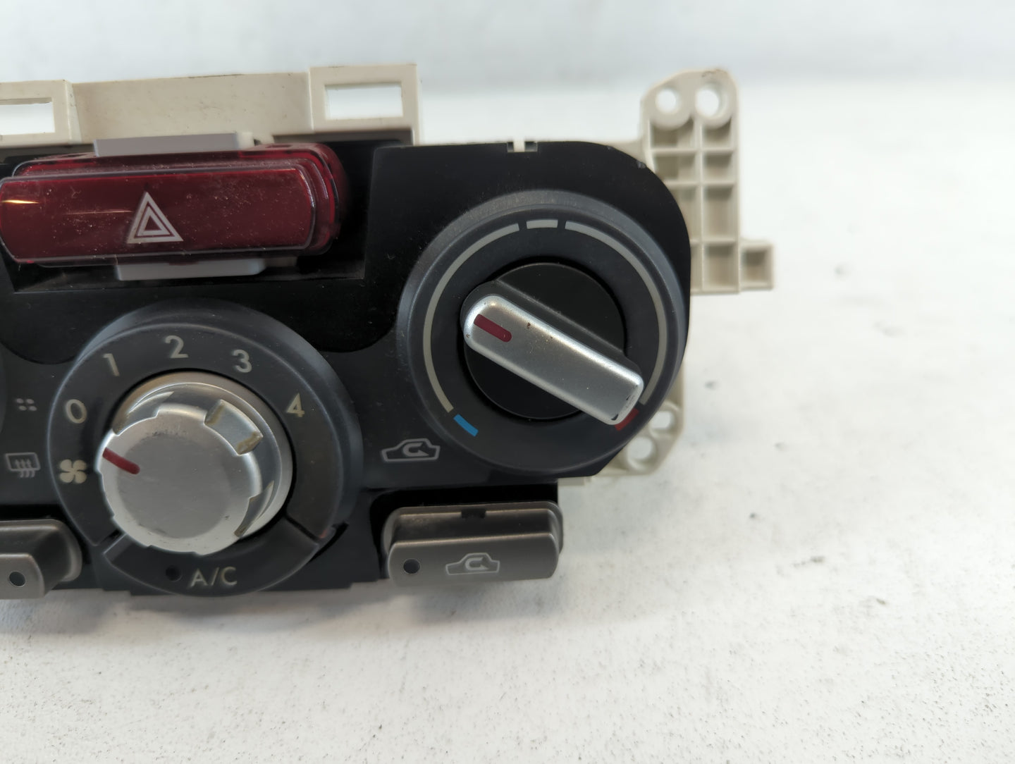 2019-2021 Chevrolet Malibu Climate Control Module Temperature AC/Heater Replacement P/N:72311SC050 Fits Fits 2019 2020 2021 